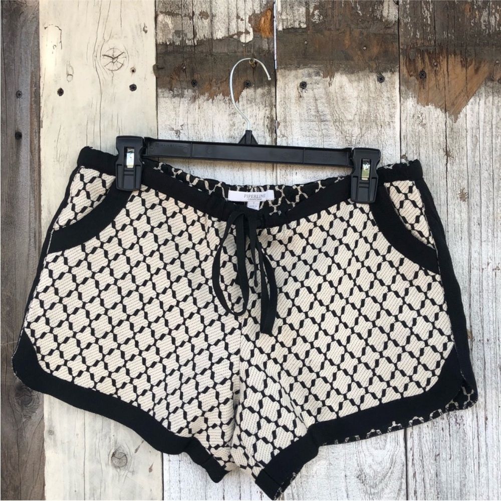 Piperlime Luxe Collection Black & white check drawstring shorts Women’s sz small